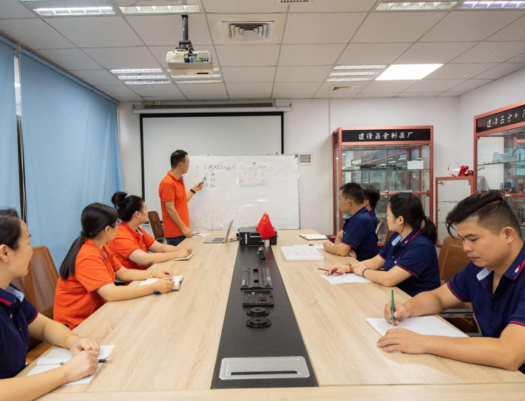 專業(yè)的技術(shù)研發(fā)團(tuán)隊(duì)，先進(jìn)的生產(chǎn)設(shè)備